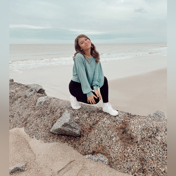 Meet your Posher, Abby - Picture 1 of 2